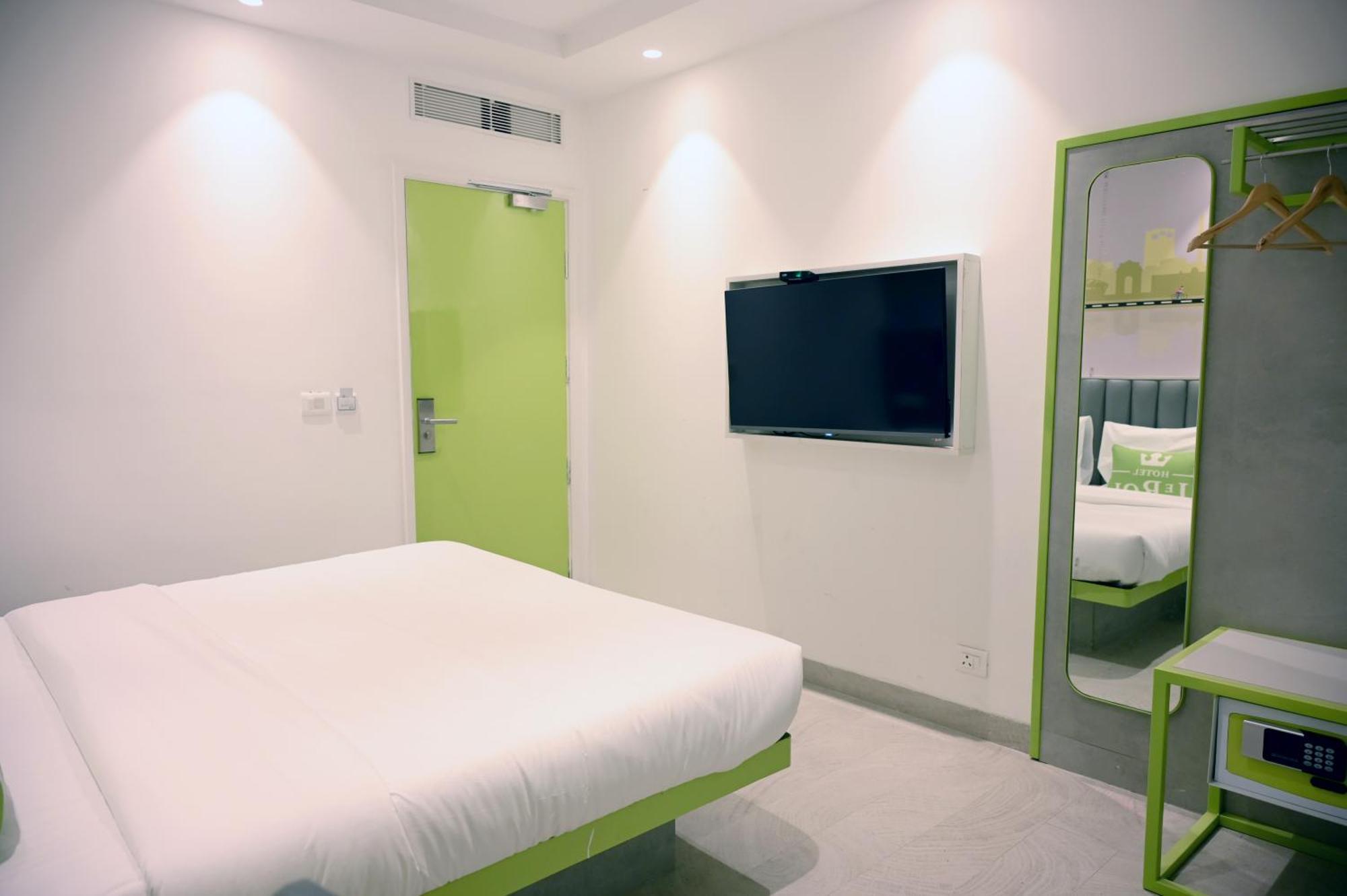 Hotel Le Roi Express Karol Bagh Delhi  Exterior foto