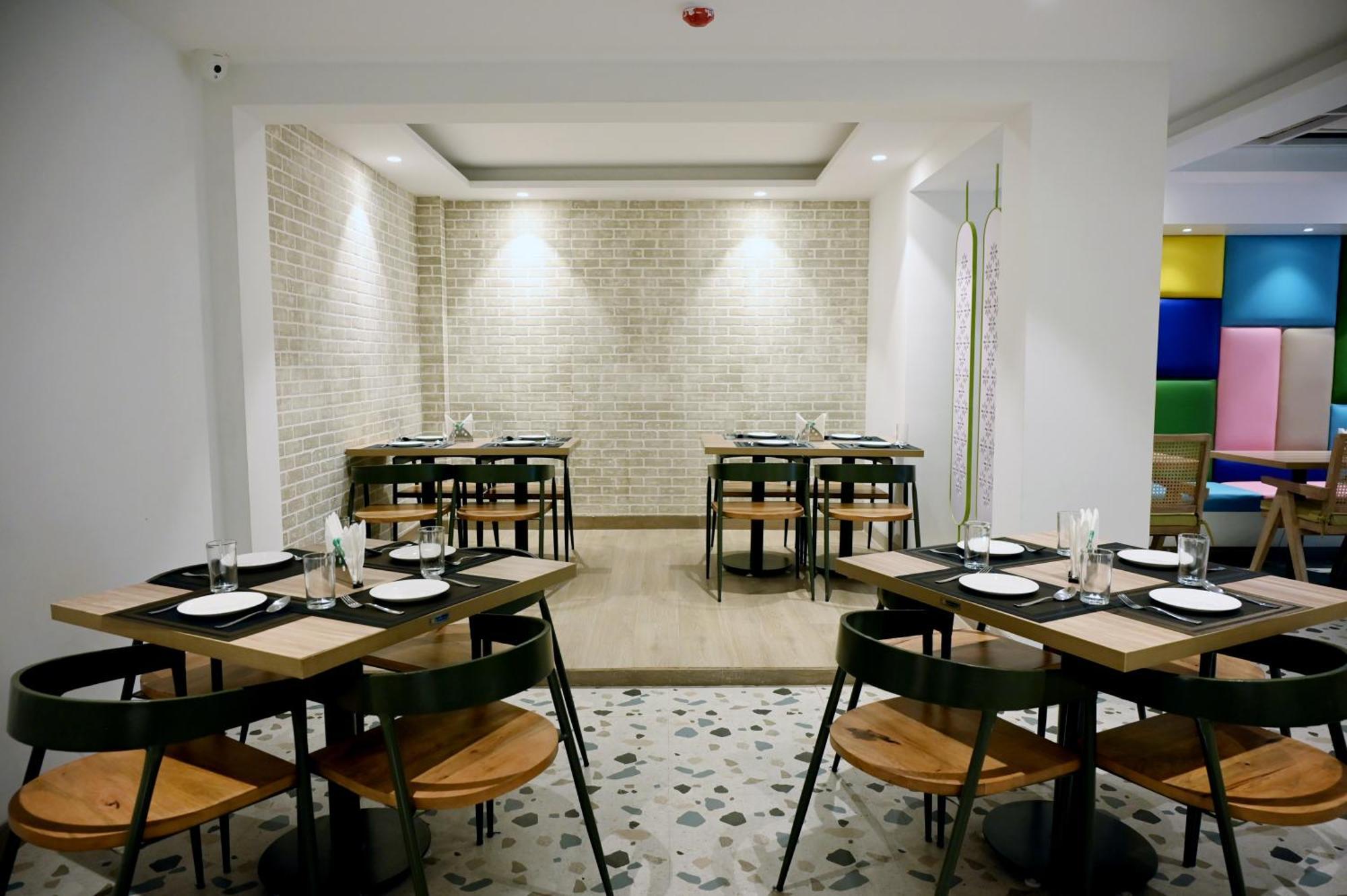 Hotel Le Roi Express Karol Bagh Delhi  Exterior foto
